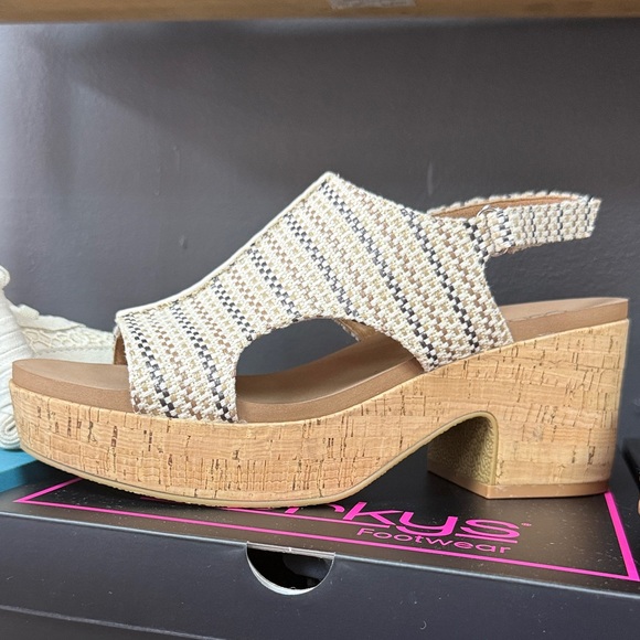 Corkys Woven Beige and Black Platform Sandals - Picture 1 of 1